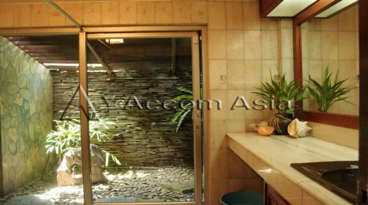 8  3 br House for rent and sale in Sukhumvit ,Bangkok BTS Ekkamai 90250