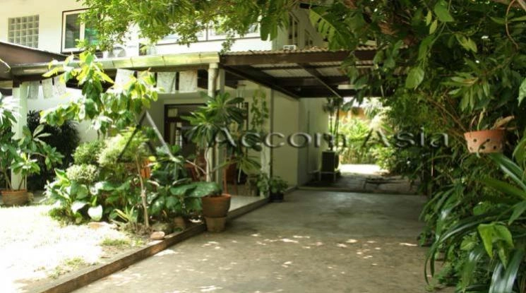unit 3 Bedrooms  House For Rent & Sale in Sukhumvit, Bangkok  near BTS Ekkamai (90250)