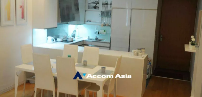  2 Bedrooms  Condominium For Rent & Sale in Sathorn, Bangkok  near BTS Chong Nonsi - MRT Lumphini (1516584)