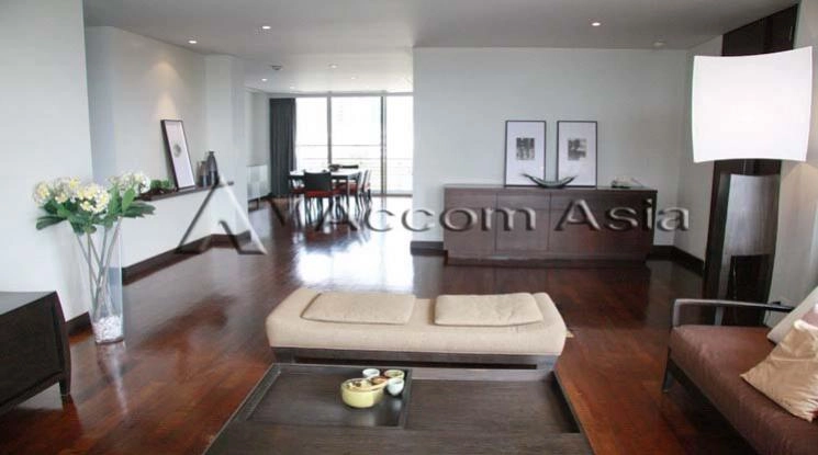 Pet friendly |  3 Bedrooms  Apartment For Rent in Ploenchit, Bangkok  near BTS Ploenchit - MRT Lumphini (1416607)
