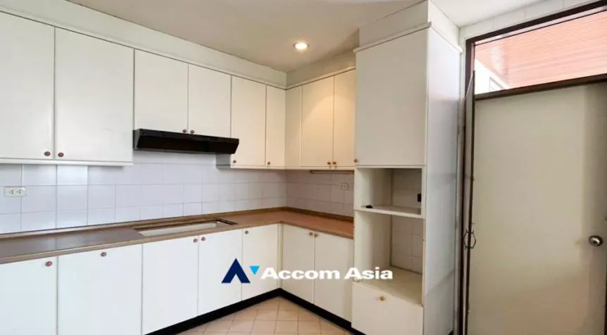  1  3 br Apartment For Rent in Sukhumvit ,Bangkok BTS Asok - MRT Sukhumvit at Suite For Family 1416622