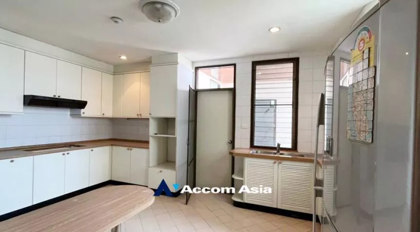  1  3 br Apartment For Rent in Sukhumvit ,Bangkok BTS Asok - MRT Sukhumvit at Suite For Family 1416622