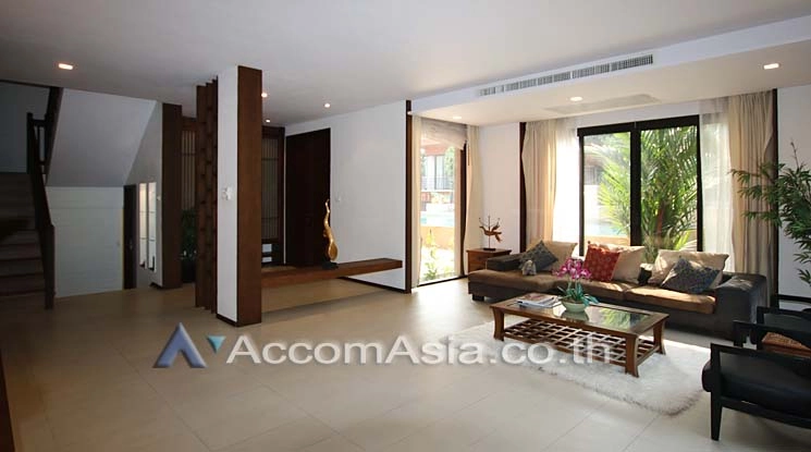 unitPet friendly |  5 Bedrooms  House For Rent & Sale in Sukhumvit, Bangkok  near BTS Thong Lo (1816644)