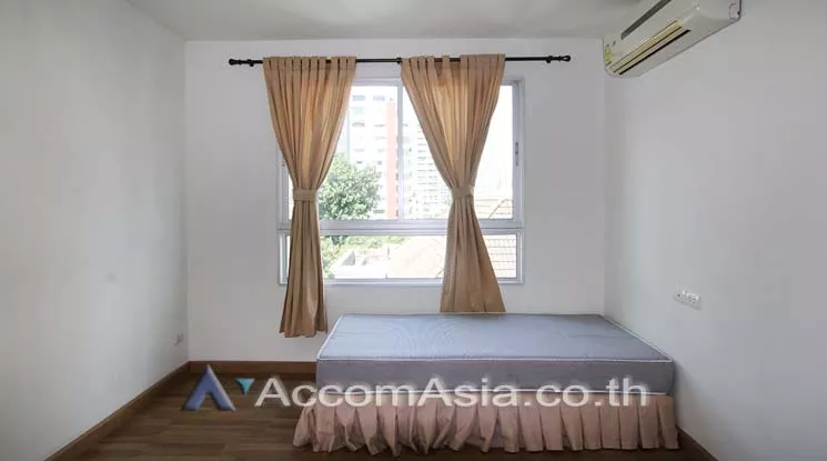 unit 3 Bedrooms  Apartment For Rent in Sukhumvit, Bangkok  near BTS Phrom Phong (1416652)