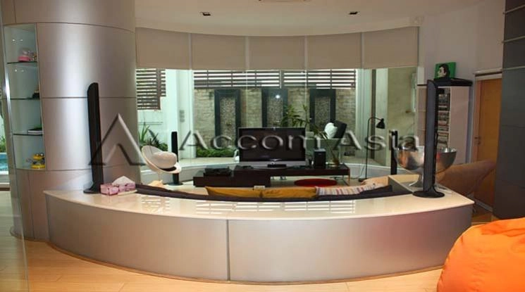 unit 3 Bedrooms  House For Rent in Sukhumvit, Bangkok  near BTS Thong Lo (1816748)