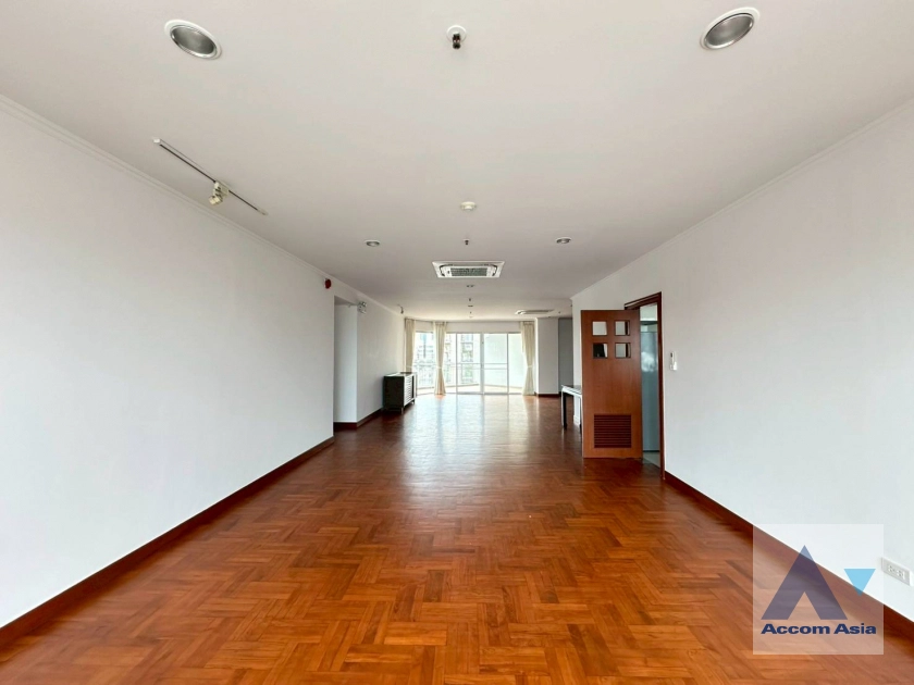 unitPet friendly | Spacious Apartment in a Family-Friendly Sathorn Compound at Perfect life in Bangkok (1516765)