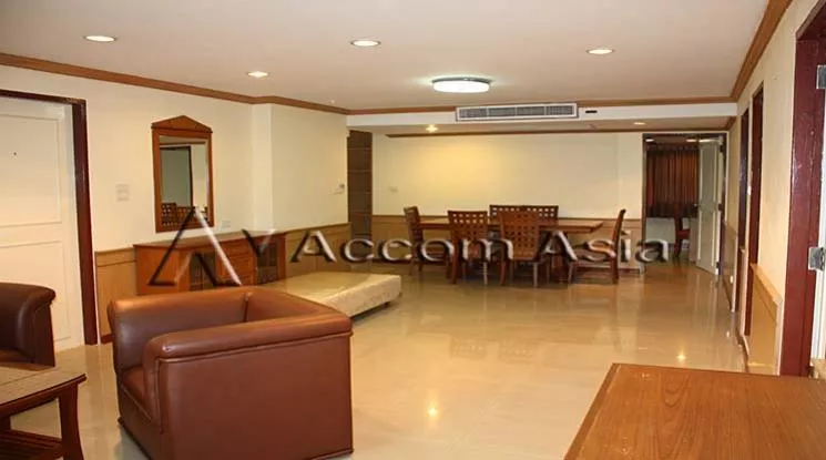 unit 3 Bedrooms  Apartment For Rent in Sathorn, Bangkok  near BTS Chong Nonsi (1416774)
