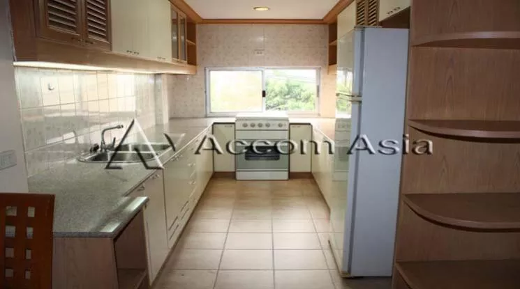 unit 3 Bedrooms  Apartment For Rent in Sathorn, Bangkok  near BTS Chong Nonsi (1416774)