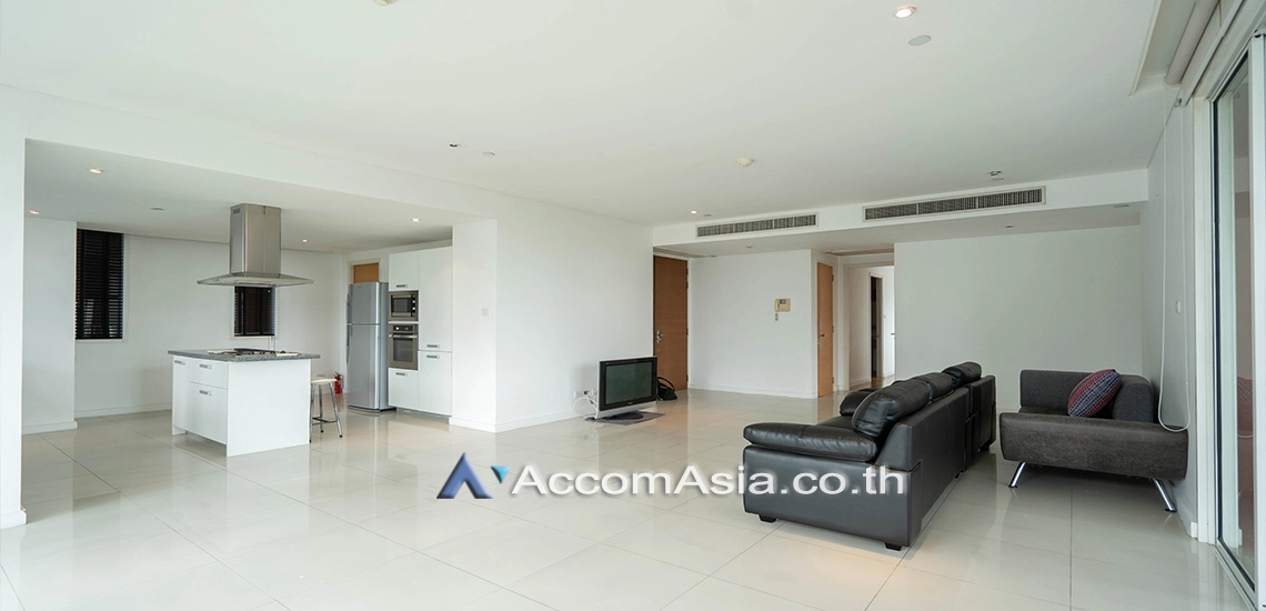 Pet friendly |  Fullerton Sukhumvit Condominium  3 Bedroom for Rent BTS Ekkamai in Sukhumvit Bangkok
