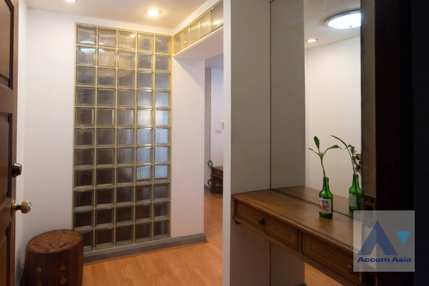 5  2 br Condominium For Rent in Ploenchit ,Bangkok BTS Ploenchit at Witthayu Complex 1516840