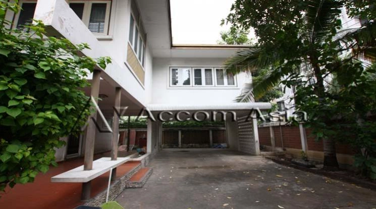 unit 3 Bedrooms  House For Rent in Sukhumvit, Bangkok  near BTS Phrom Phong (1716980)