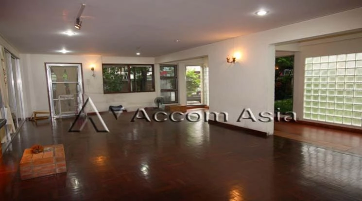 unit 3 Bedrooms  House For Rent in Sukhumvit, Bangkok  near BTS Phrom Phong (1716980)