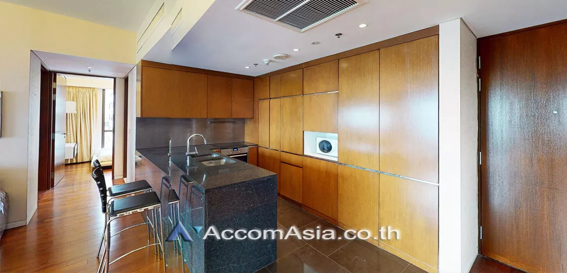  2 Bedrooms  Condominium For Rent in Ploenchit, Bangkok  near BTS Ratchadamri (1516982)