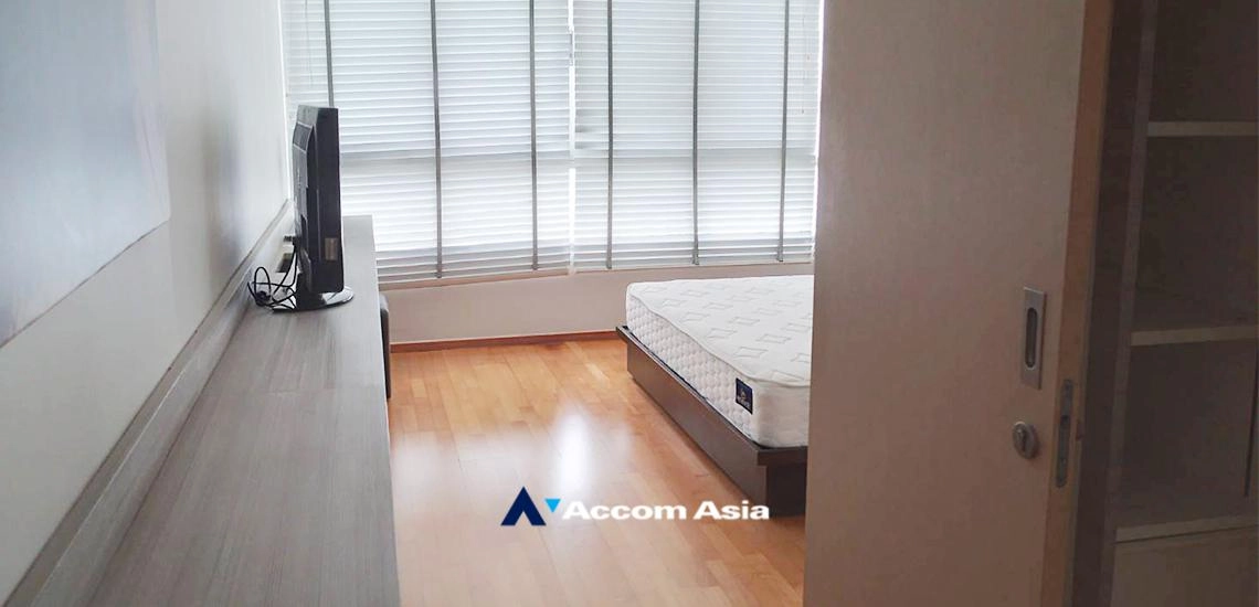unit 2 Bedrooms  Condominium For Rent in Sukhumvit, Bangkok  near BTS Ekkamai (1517016)