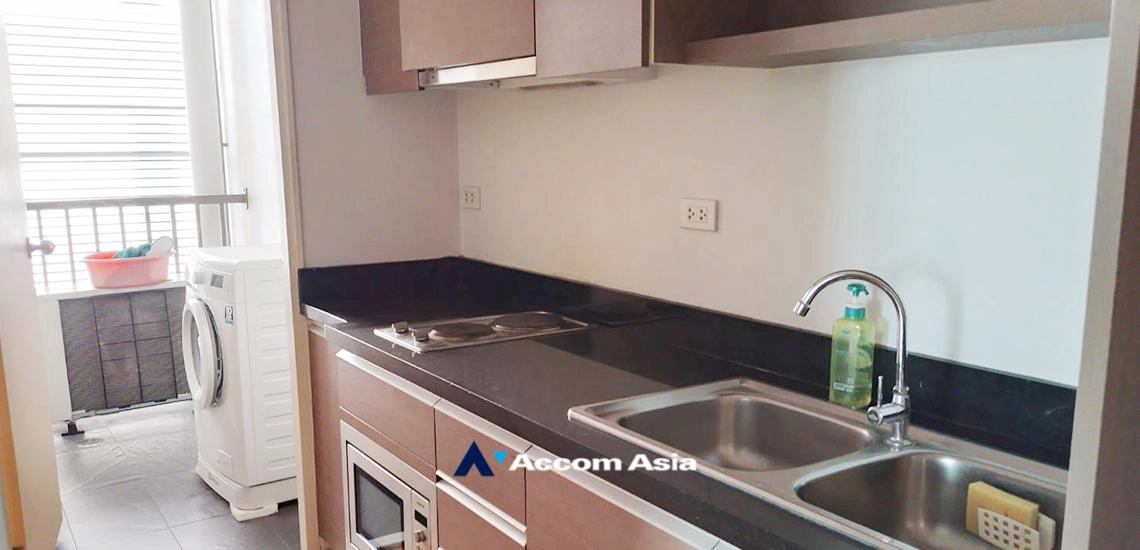 unit 2 Bedrooms  Condominium For Rent in Sukhumvit, Bangkok  near BTS Ekkamai (1517016)