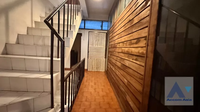 unitHome Office |  4 Bedrooms  House For Rent in Sukhumvit, Bangkok  near BTS Ekkamai - BTS Phra khanong (2217040)