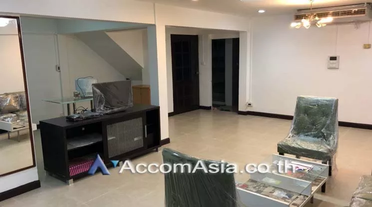 Home Office, Pet friendly |  3 Bedrooms  House For Rent in Sukhumvit, Bangkok  near BTS Ekkamai (1717086)