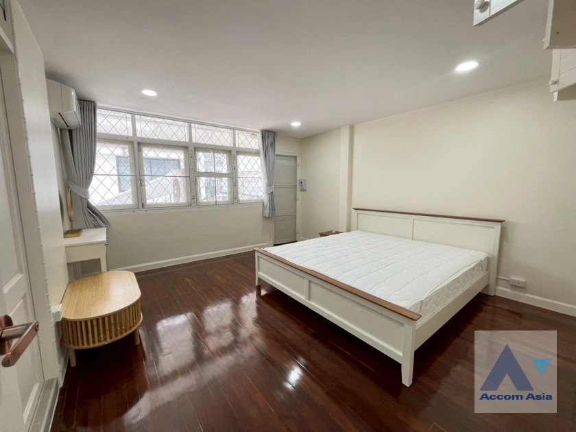 12  3 br House For Rent in Sukhumvit ,Bangkok BTS Ekkamai 1717086