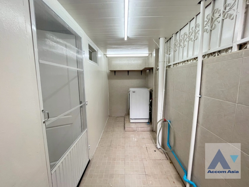 20  3 br House For Rent in Sukhumvit ,Bangkok BTS Ekkamai 1717086