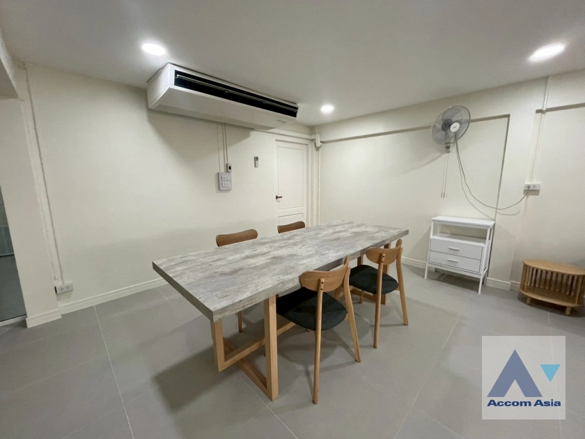 6  3 br House For Rent in Sukhumvit ,Bangkok BTS Ekkamai 1717086