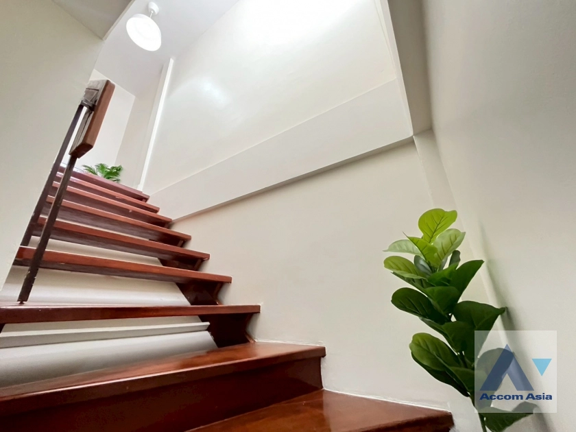 10  3 br House For Rent in Sukhumvit ,Bangkok BTS Ekkamai 1717086