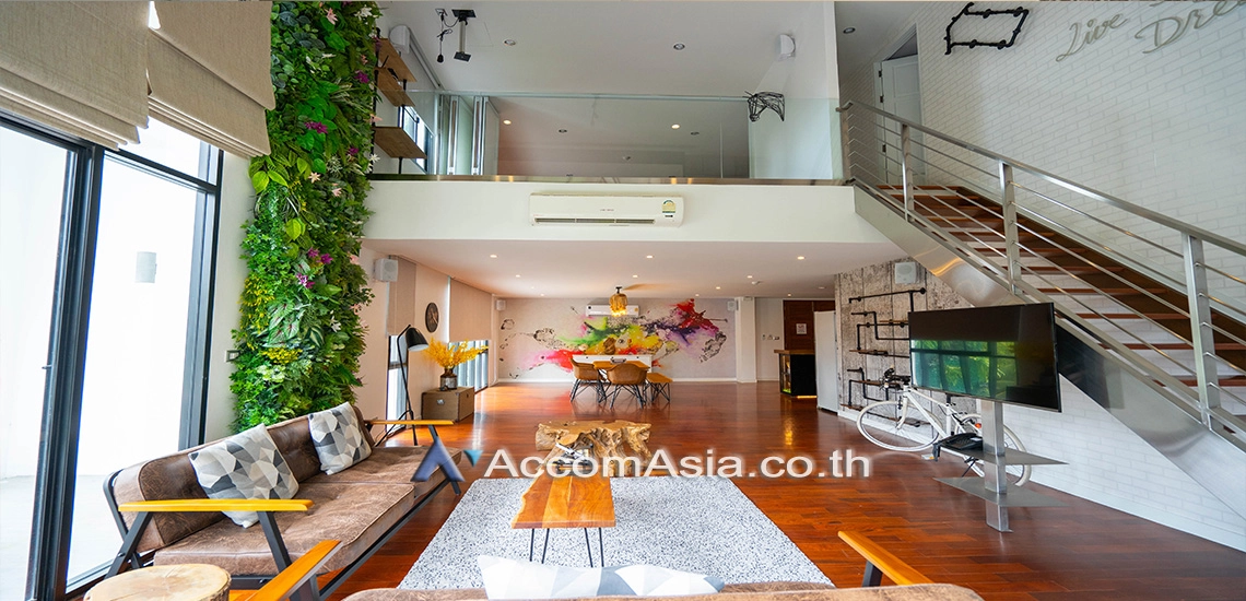 Duplex Condo |  3 Bedrooms  Apartment For Rent in Ploenchit, Bangkok  near BTS Chitlom - MRT Lumphini (1417185)