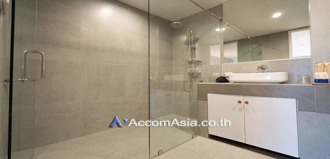 11  3 br Apartment For Rent in Ploenchit ,Bangkok BTS Chitlom - MRT Lumphini at Low-Rise Cozy Apartment, 5 mins walk to Lumpini park 1417185