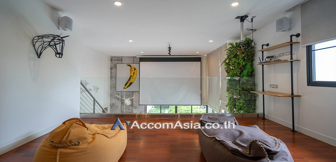 6  3 br Apartment For Rent in Ploenchit ,Bangkok BTS Chitlom - MRT Lumphini at Low-Rise Cozy Apartment, 5 mins walk to Lumpini park 1417185