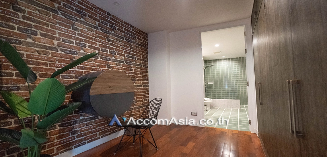 7  3 br Apartment For Rent in Ploenchit ,Bangkok BTS Chitlom - MRT Lumphini at Low-Rise Cozy Apartment, 5 mins walk to Lumpini park 1417185