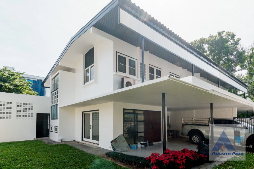 30  4 br House For Rent in Sukhumvit ,Bangkok BTS Ekkamai 2317188