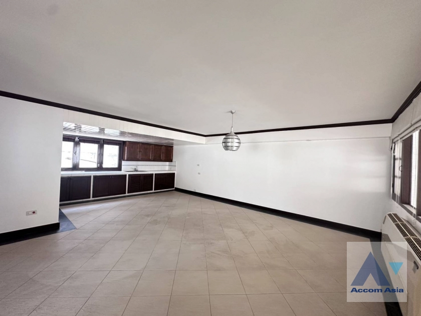 4  4 br House For Rent in Sukhumvit ,Bangkok BTS Ekkamai 2317188