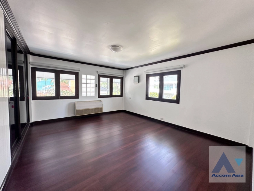 18  4 br House For Rent in Sukhumvit ,Bangkok BTS Ekkamai 2317188