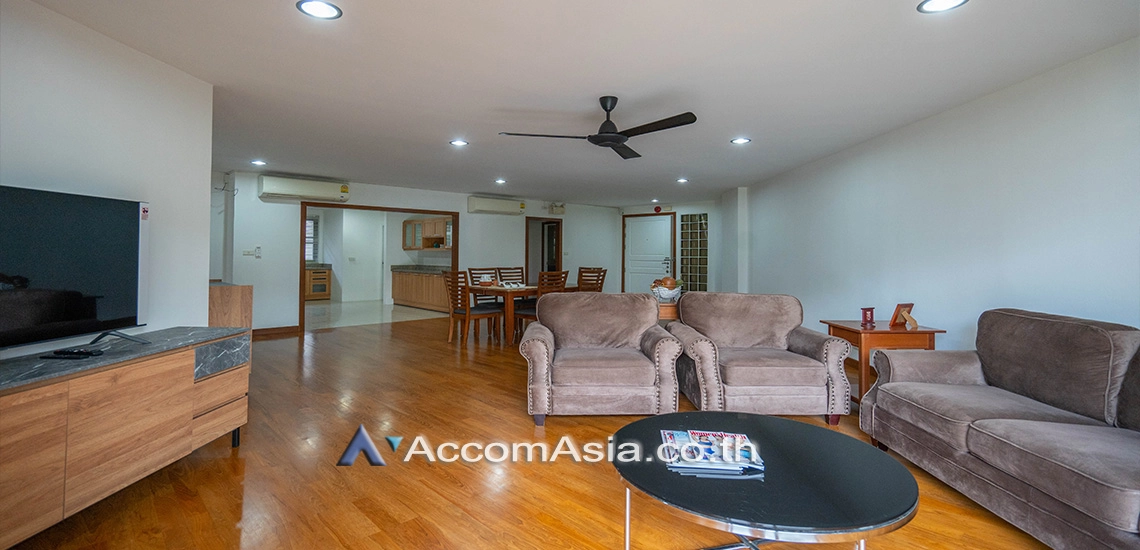 unitSpacious apartment with large balcony and dining space (1517210)