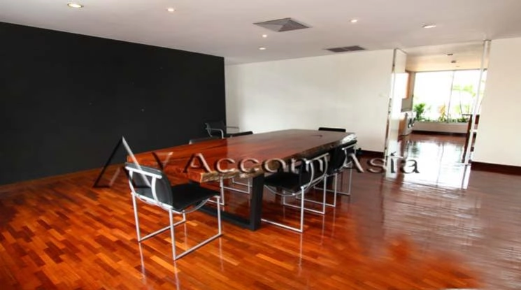 unitPet friendly |  3 Bedrooms  Apartment For Rent in Sathorn, Bangkok  near BTS Surasak (1417212)