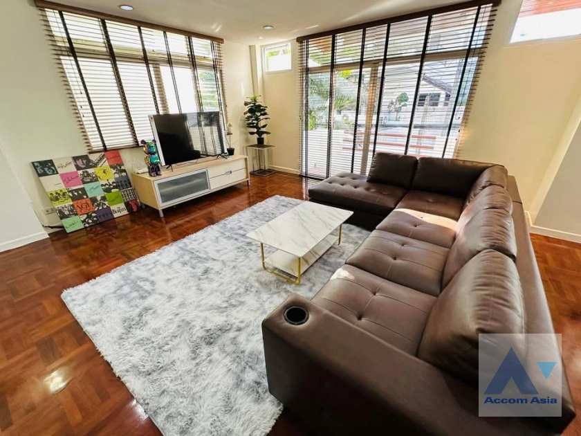 unitHome Office, Pet friendly |  5 Bedrooms  House For Rent & Sale in Sukhumvit, Bangkok  near BTS Asok - MRT Sukhumvit (2517228)