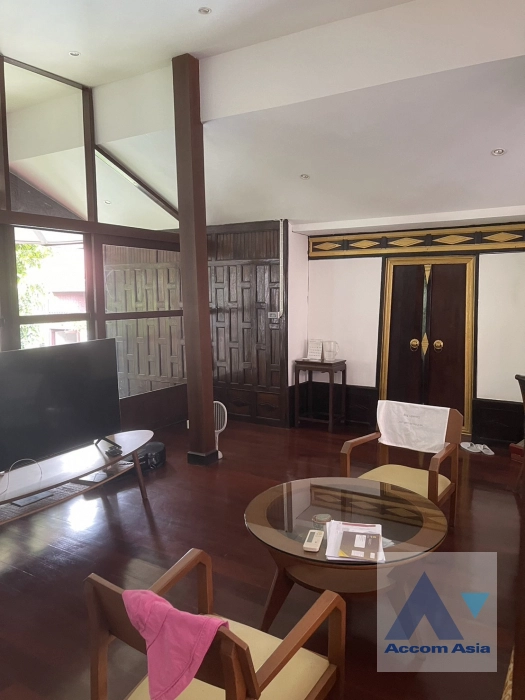 unitPet friendly |  3 Bedrooms  House For Rent in Sukhumvit, Bangkok  near BTS Ekkamai (50096)