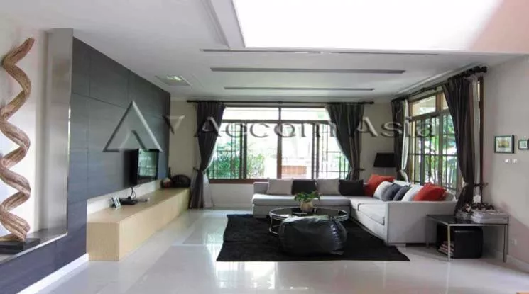  4 Bedrooms  House For Rent in Pattanakarn, Bangkok  (1817245)