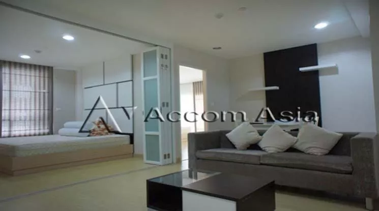 2 Bedrooms  Condominium For Sale in Sathorn, Bangkok  near BTS Saphan Taksin (1517248)