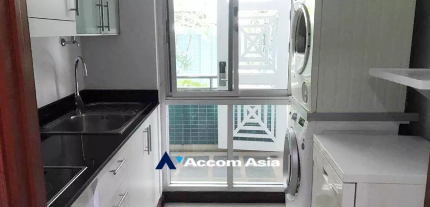  1 Bedroom  Apartment For Rent in Sukhumvit, Bangkok  near BTS Ploenchit (1417267)