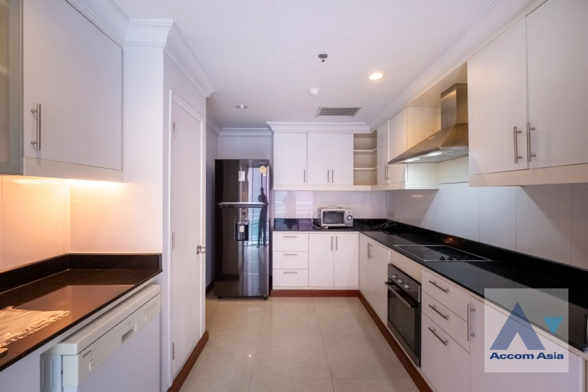 unit 3 Bedrooms  Apartment For Rent in Sukhumvit, Bangkok  near BTS Ploenchit (1417269)