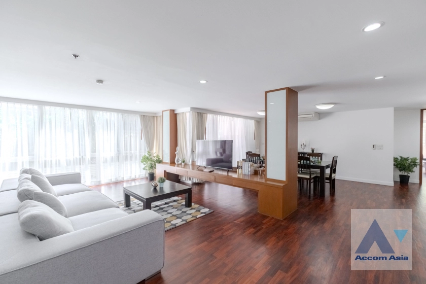 Pet friendly |  High-end Low Rise  Apartment  4 Bedroom for Rent BTS Surasak in Silom Bangkok