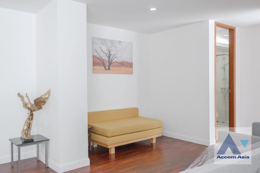 4  4 br Apartment For Rent in Silom ,Bangkok BTS Surasak at High-end Low Rise  1417305