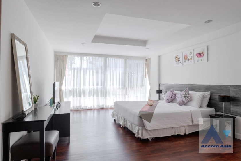 6  4 br Apartment For Rent in Silom ,Bangkok BTS Surasak at High-end Low Rise  1417305