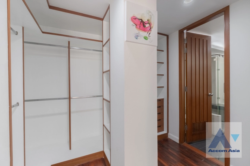 9  4 br Apartment For Rent in Silom ,Bangkok BTS Surasak at High-end Low Rise  1417305