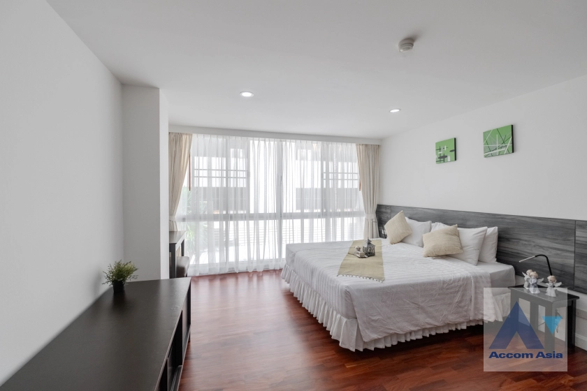 12  4 br Apartment For Rent in Silom ,Bangkok BTS Surasak at High-end Low Rise  1417305