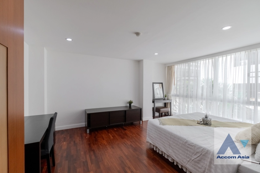 13  4 br Apartment For Rent in Silom ,Bangkok BTS Surasak at High-end Low Rise  1417305