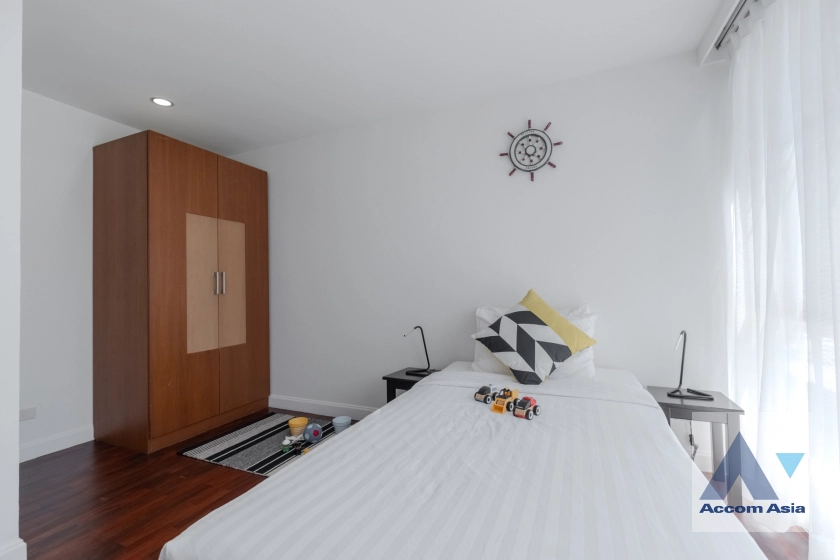 20  4 br Apartment For Rent in Silom ,Bangkok BTS Surasak at High-end Low Rise  1417305