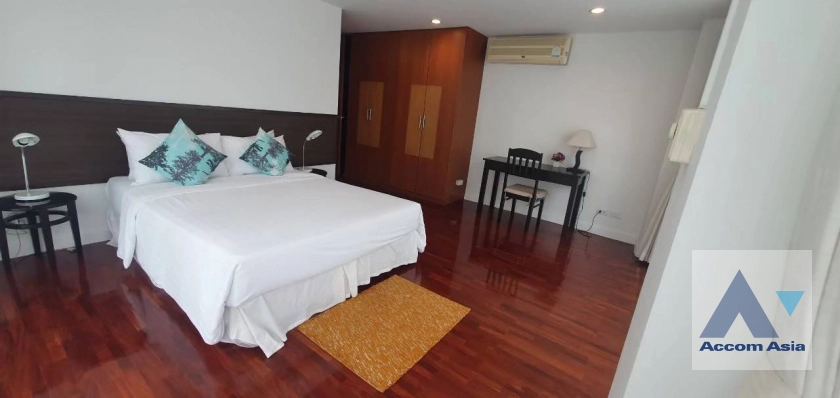 8  4 br Apartment For Rent in Silom ,Bangkok BTS Surasak at High-end Low Rise  1417306