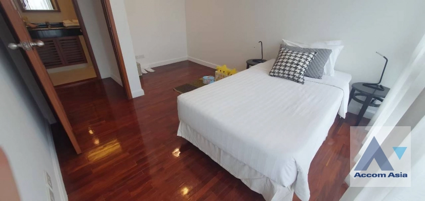 9  4 br Apartment For Rent in Silom ,Bangkok BTS Surasak at High-end Low Rise  1417306