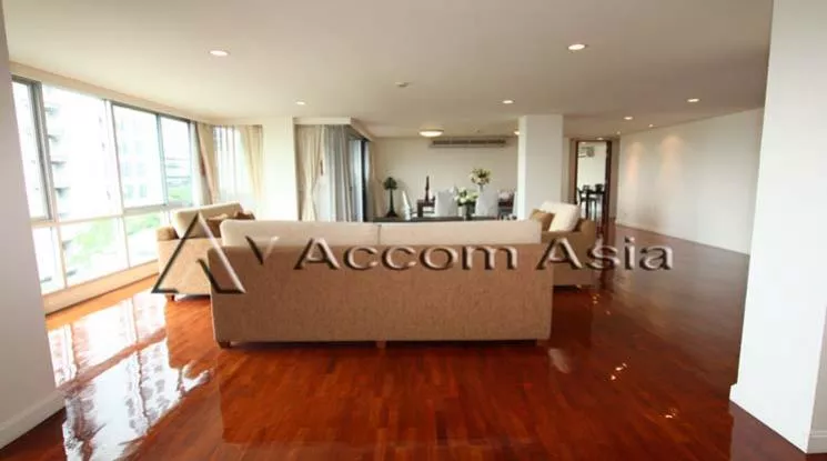 Pet friendly |  High-end Low Rise  Apartment  4 Bedroom for Rent BTS Surasak in Silom Bangkok